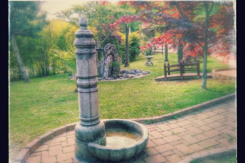 KASTAV - samostojeća kuća s 2 stana, okućnica, garaža