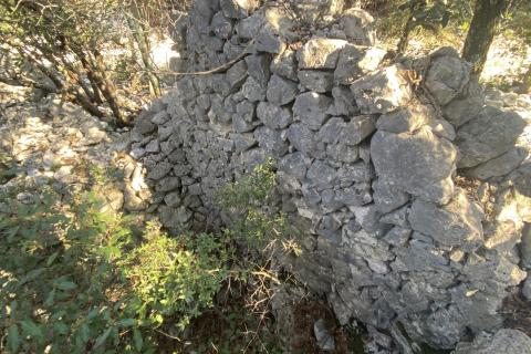 ISTRA, SKITAČA - veliko negrađevinsko zemljište od 6 ha s 5 građevina