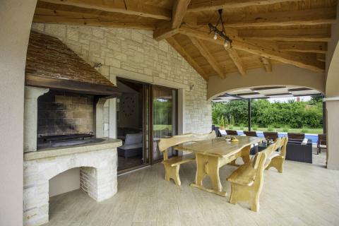 Istra, Rovinj - prekrasna villa s velikom okućnicom