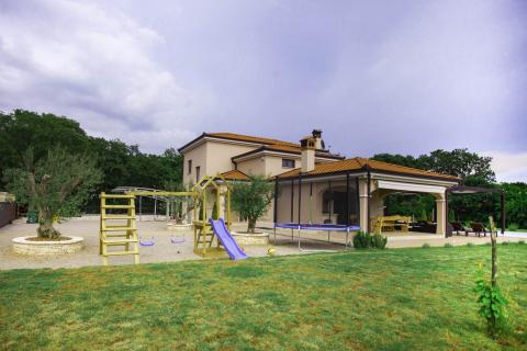 Istra, Rovinj - prekrasna villa s velikom okućnicom