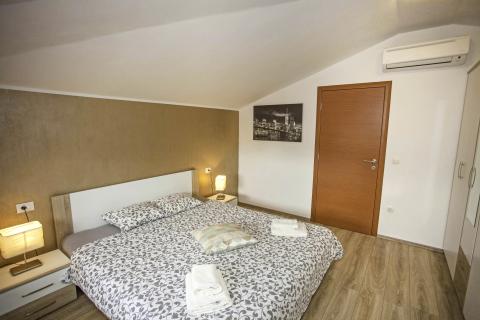 Istra, Rovinj - prekrasna villa s velikom okućnicom