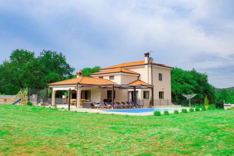 Istra, Rovinj - prekrasna villa s velikom okućnicom