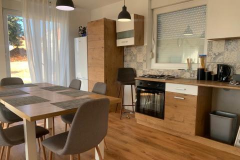 Baderna, lijepa dvojna kuća sa velikom okućnicom i bazenom