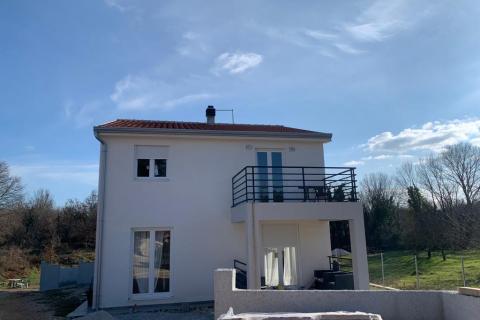 Baderna, lijepa dvojna kuća sa velikom okućnicom i bazenom