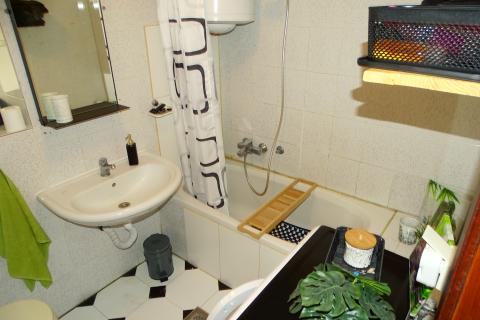 Baška- troetažni stan 85m2, pogled, terasa