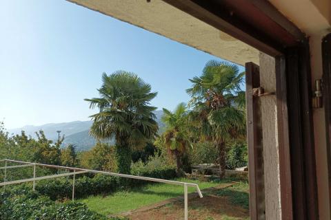 Matulji - dva stana u prizemlju sa okućnicom