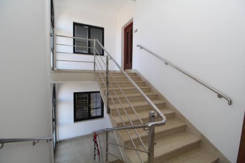 Kuća sa tri stana i prekrasnim pogledom na more