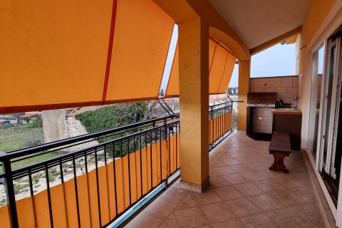 Istra, Fažana - dvoetažni stan 208 m2, pogled more