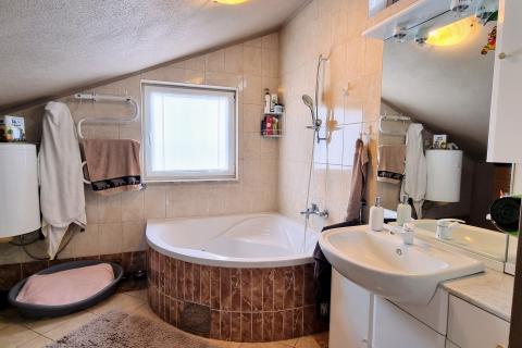 Istra, Fažana - dvoetažni stan 208 m2, pogled more