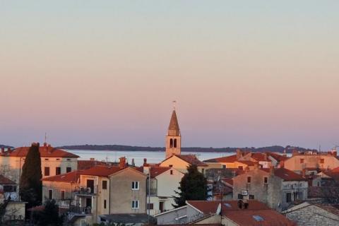 Istra, Fažana - dvoetažni stan 208 m2, pogled more