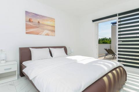 Istra, okolica Svetvinčenta, moderna villa s bazenom 