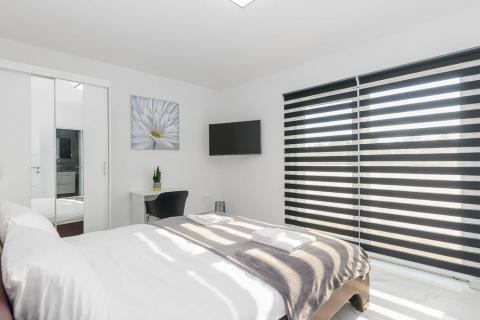 Istra, okolica Svetvinčenta, moderna villa s bazenom 