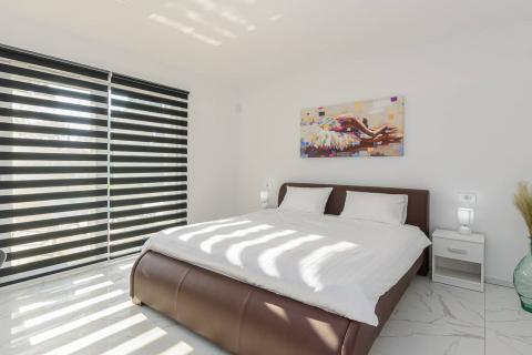 Istra, okolica Svetvinčenta, moderna villa s bazenom 