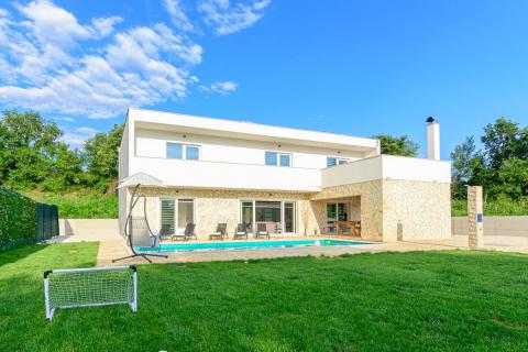 Istra, okolica Svetvinčenta, moderna villa s bazenom 