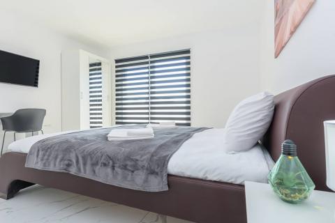 Istra, okolica Svetvinčenta, moderna villa s bazenom 