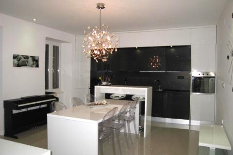 Pula centar, luksuzno uređen stan na Forumu