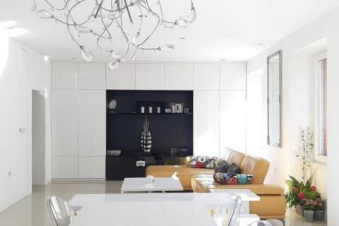 Pula centar, luksuzno uređen stan na Forumu