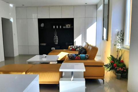 Pula centar, luksuzno uređen stan na Forumu