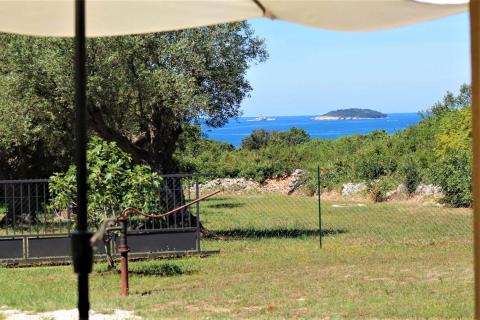 Rovinj,kuća sa otvorenim pogledom na more,450m od plaže