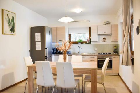 Rovinj,kuća sa otvorenim pogledom na more,450m od plaže