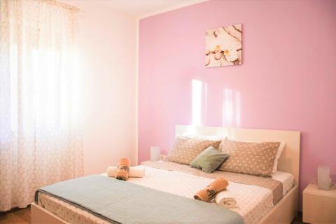 Rovinj,kuća sa otvorenim pogledom na more,450m od plaže