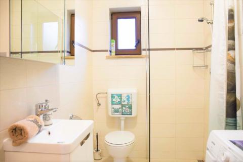 Rovinj,kuća sa otvorenim pogledom na more,450m od plaže