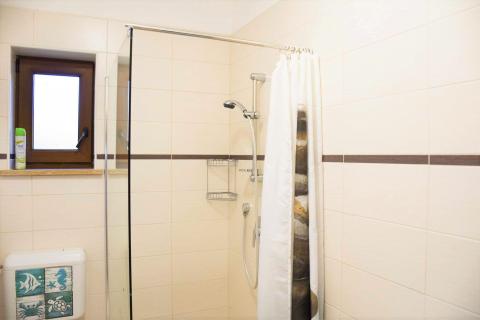 Rovinj,kuća sa otvorenim pogledom na more,450m od plaže