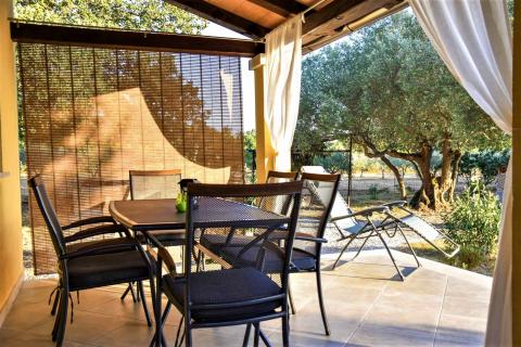 Rovinj,kuća sa otvorenim pogledom na more,450m od plaže