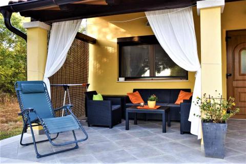 Rovinj,kuća sa otvorenim pogledom na more,450m od plaže