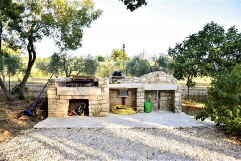 Rovinj,kuća sa otvorenim pogledom na more,450m od plaže