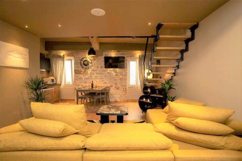 Rovinj, stan, centar, mirna ulica, sve novo na samo 100m od crkve Sv.Eufemije