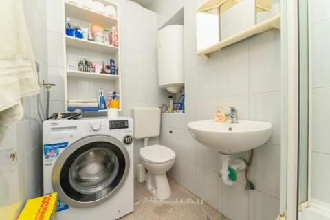 Cres, 3 skl stan na rivi od 87 m2, prvi red do mora