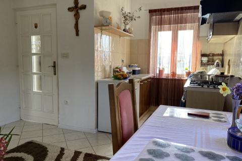 Rijeka, Pulac - Samostojeća kuća s 3 stana, 3 garaže i predivnim pogledom na Kvarner 