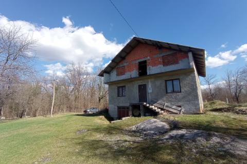 Tounj, kuća sa okućnicom 18000 m2