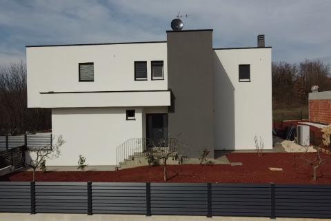 Moderna vila s bazenom u Kašteliru