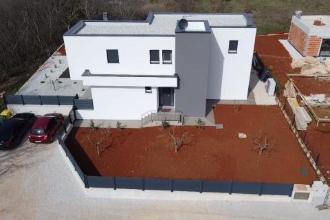 Moderna vila s bazenom u Kašteliru