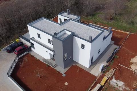 Moderna vila s bazenom u Kašteliru