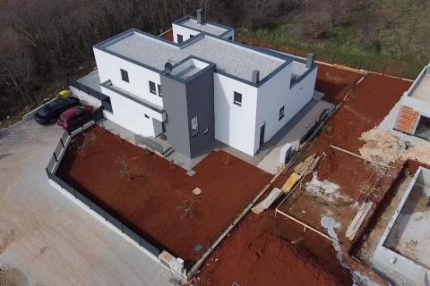 Moderna vila s bazenom u Kašteliru