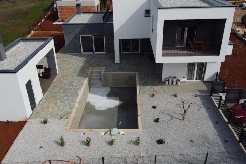 Moderna vila s bazenom u Kašteliru