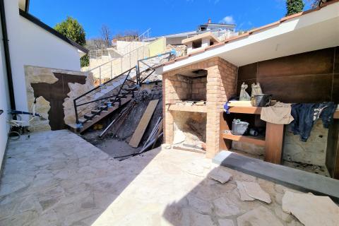 RIJEKA,KASTAV-NOVOGRADNJA, kuća sa bazenom, saunom, pogledom na more