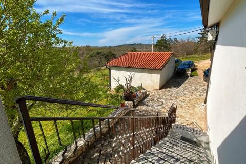 ISTRA, BUJE - Samostojeća kuća i veliko građevinsko zemlji&scaron;te