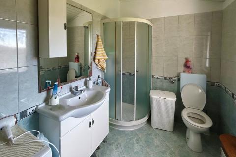 ISTRA, BUJE - Samostojeća kuća i veliko građevinsko zemlji&scaron;te