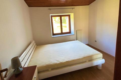 ISTRA, BUJE - Samostojeća kuća i veliko građevinsko zemlji&scaron;te