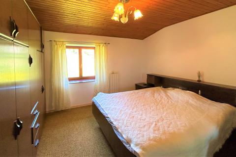 ISTRA, BUJE - Samostojeća kuća i veliko građevinsko zemlji&scaron;te