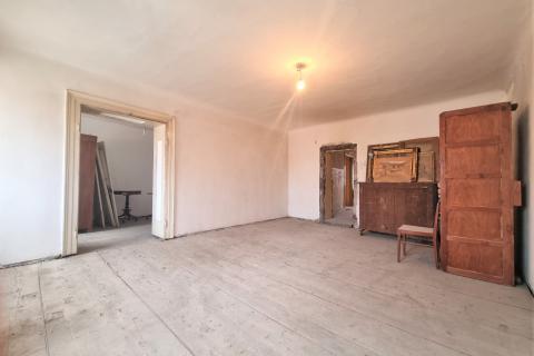 RIJEKA,CENTAR- stan 130 m2 za investiciju