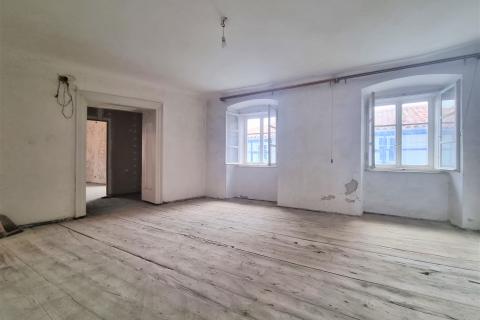 RIJEKA,CENTAR- stan 130 m2 za investiciju