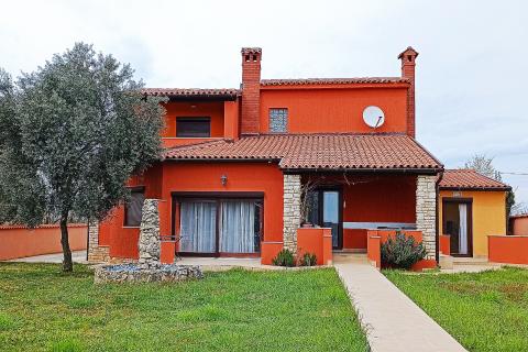 Istra, Fažana, house 210m2, with a large garden of 1300m2
