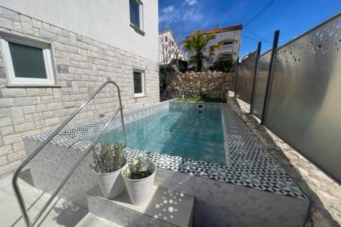 MALINSKA-kuća sa šest apartmana i bazenom -uhodani posao