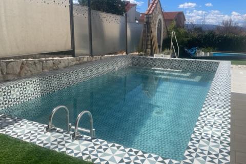 MALINSKA-kuća sa šest apartmana i bazenom -uhodani posao