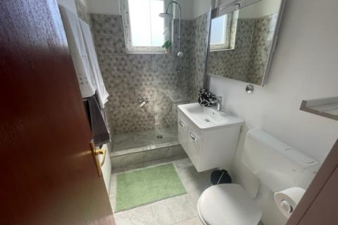 MALINSKA-kuća sa šest apartmana i bazenom -uhodani posao